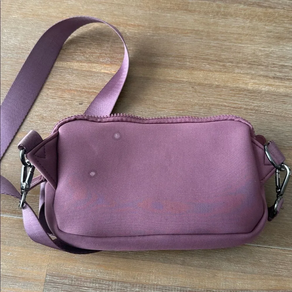 Rad Rev Sling Wallet in Berry Neoprene
